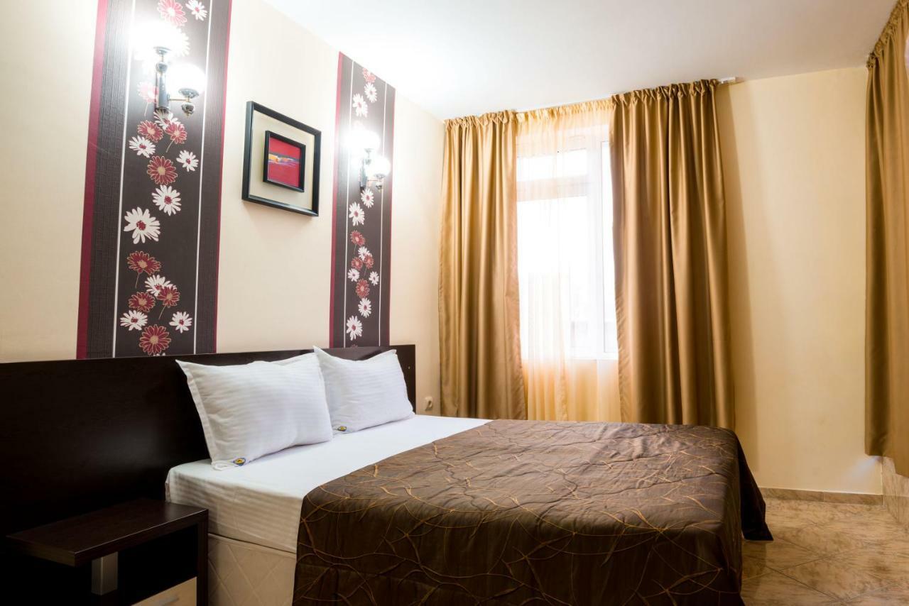 Hotel Yanis Лозенець Екстер'єр фото