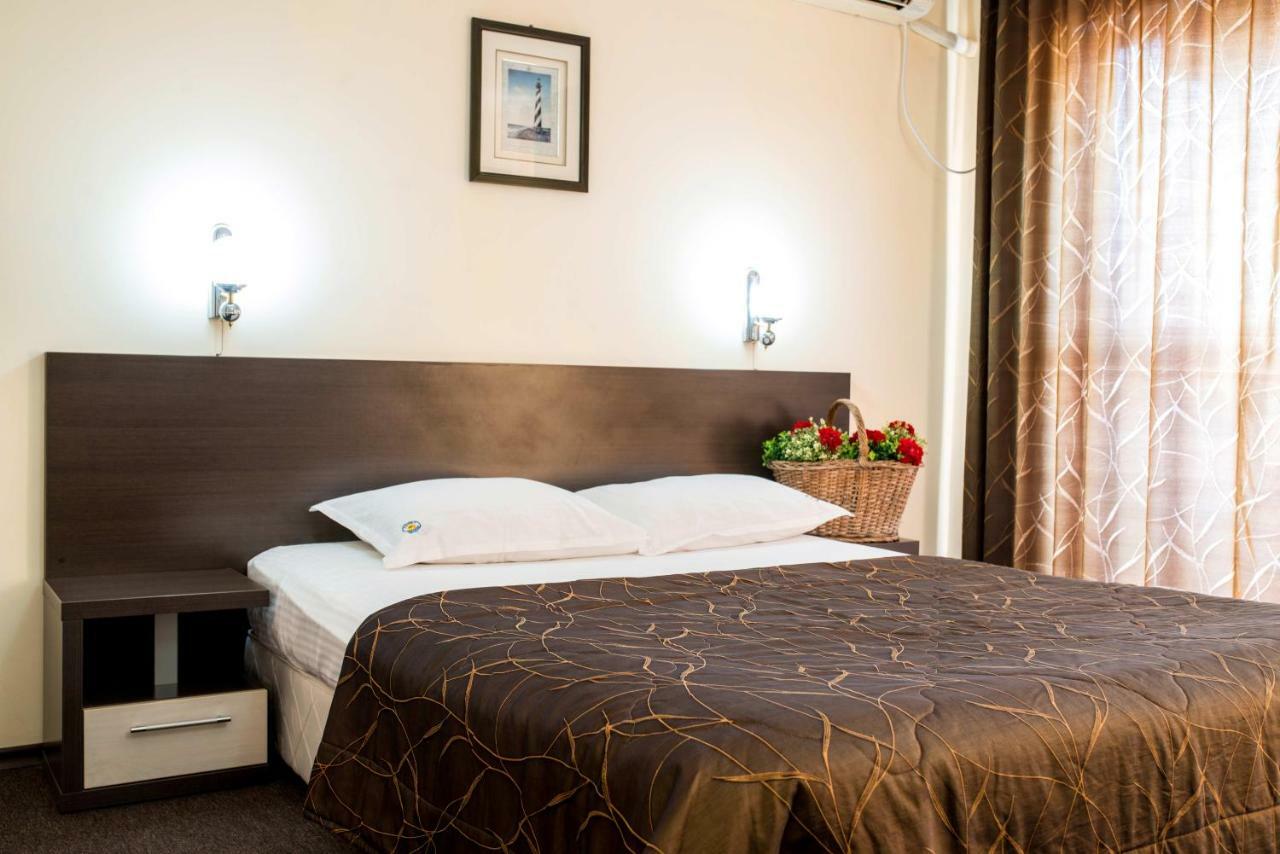 Hotel Yanis Лозенець Екстер'єр фото